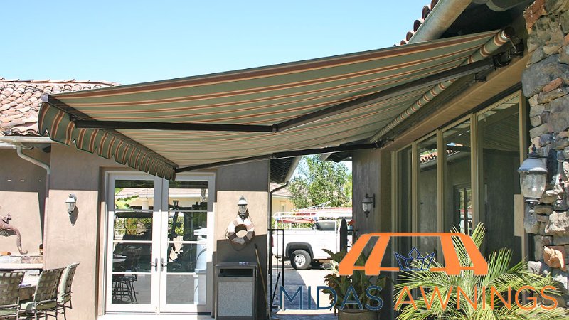 featured-image-installed-retractable-awnings-5-factors-to-consider-before-buying-retractable-awning-midas-awnings-singapore