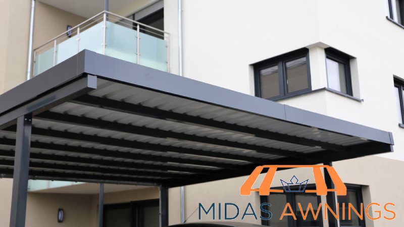 featured-image-installed-roofing-who-should-install-an-aluminium-composite-roofing-midas-awning-singapore