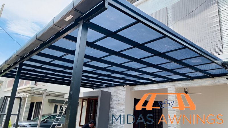 featured-why-is-hiring-a-professional-for-polycarbonate-awning-installation-in-singapore-essential-polycarbonate-awning-midas-awnings-singapore