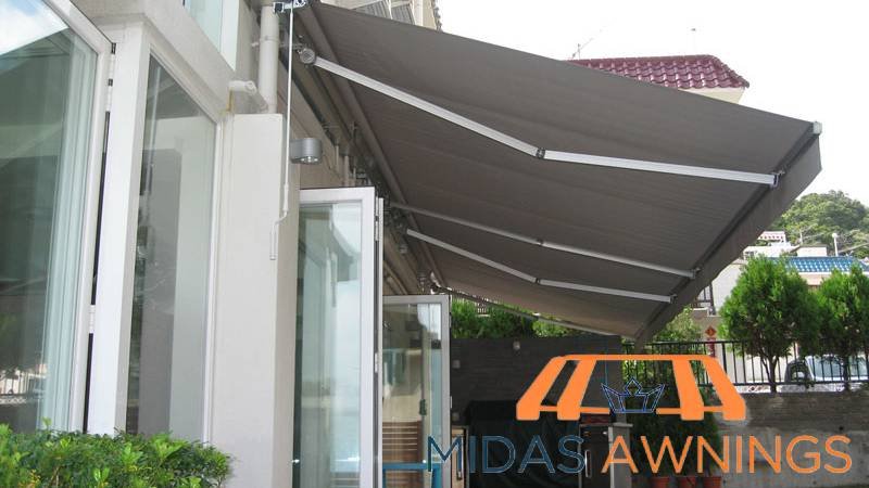 featured-5-myths-about-water-resistant-awnings-every-singapore-homeowner-should-know-awnings-midas-awnings-singapore