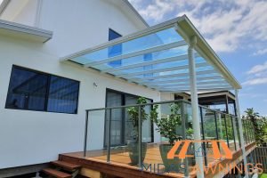 apply-uv-resistant-coating-8-essential-tips-for-cleaning-algae-removal-and-mold-prevention-on-polycarbonate-roofs-polycarbonate-roofing-midas-awning-singapore