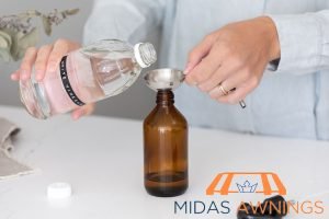 apply-vinegar-solution-8-essential-tips-for-cleaning-algae-removal-and-mold-prevention-on-polycarbonate-roofs-polycarbonate-roofing-midas-awning-singapore