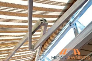 9 Key Indicators Your Retractable Awning Needs Repair 2 difficulty-in-retraction-9-key-indicators-your-retractable-awning-needs-repair-awning-repair-midas-awnings-singapore
