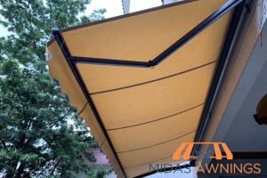9 Key Indicators Your Retractable Awning Needs Repair 4 wobbly-frame-9-key-indicators-your-retractable-awning-needs-repair-awning-repair-midas-awnings-singapore