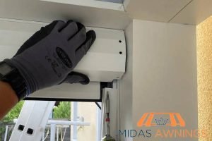 6 Common Roller Blinds Problems and How to Fix Them 3 mechanisms-stuck-6-common-roller-blinds-problems-and-how-to-fix-them-roller-blinds-midas-awnings-singapore