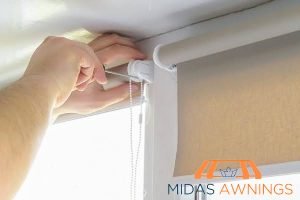 simple-manual-model-expert-precision-and-proper-fit-outdoor-blinds-installation-in-singapore-should-you-diy-or-hire-professionals-outdoor-blinds-midas-awnings-singapore